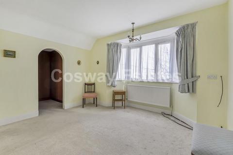 13 Westfield Road, London, NW7 3BJ