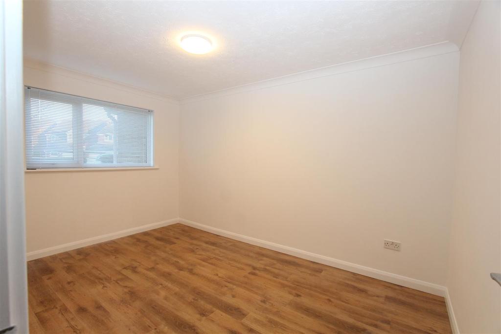 Fallowfield, Sittingbourne 1 bed terraced house £800 pcm (£185 pw)