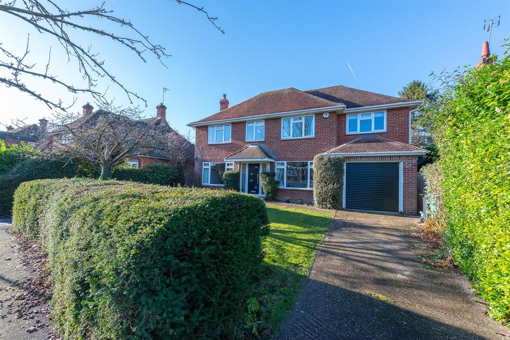 Neville Close, Basingstoke 4 bed detached house £750,000