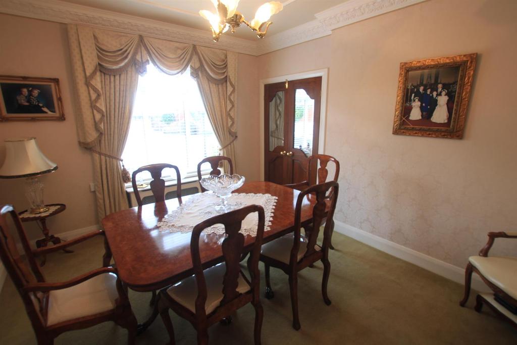 Formal Dining/Sitting Room