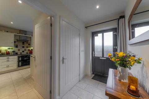 3 bedroom semi-detached house for sale - Tarporley Road, Duddon