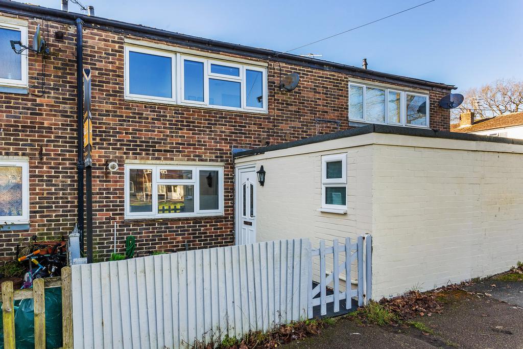 Cedar Drive, Edenbridge, TN8 2 bed terraced house £295,000