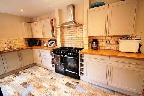4 bedroom semi-detached house for sale - St. Peters Avenue, Kettering NN16