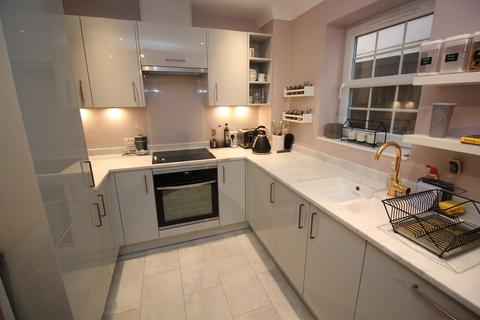 53 Chaplin Close, Salford, M6 8FW