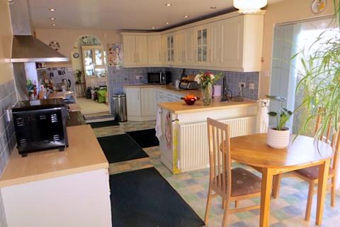 4 bedroom detached bungalow for sale - Trefeglwys SY17
