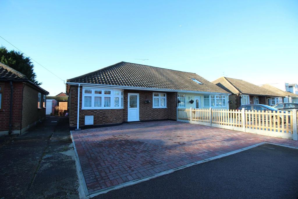 Frithwood Close, Billericay, CM12 3 bed bungalow £1,650 pcm (£381 pw)