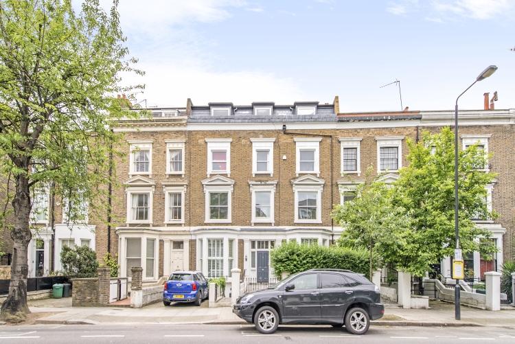 Warwick Gardens London W14 2 bed flat - £3,500 pcm (£808 pw)