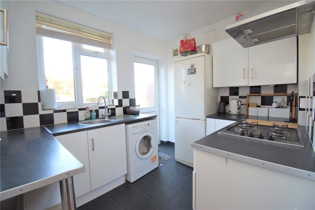 Fulwood Gardens, Twickenham, TW1 2 bed apartment £1,950 pcm (£450 pw)