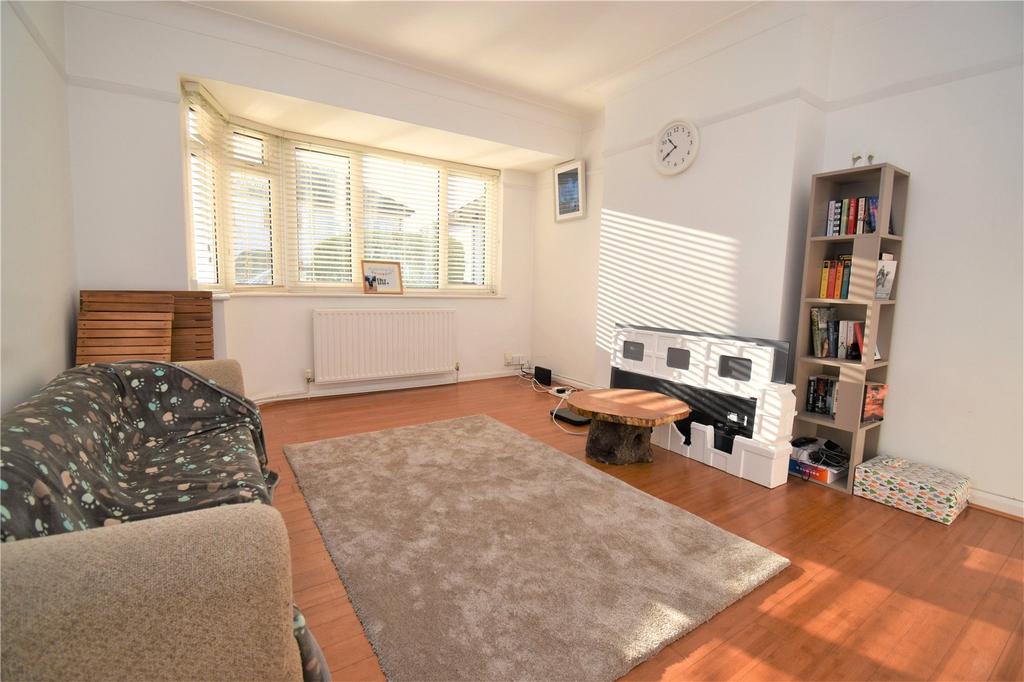 Fulwood Gardens, Twickenham, TW1 2 bed apartment £1,950 pcm (£450 pw)