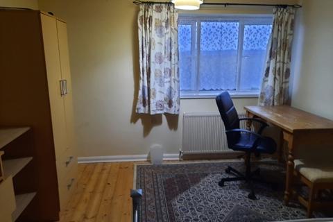 1 bedroom in a house share to rent, Exeter - double room close to city centre - Bills included