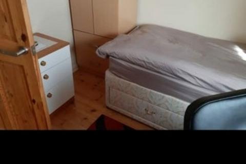 undefined, Exeter - single room close to city centre - Bills included