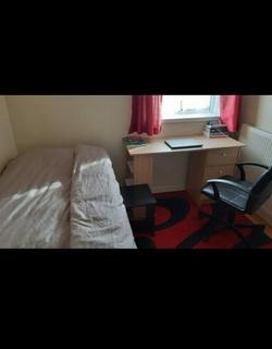 undefined, Exeter - single room close to city centre - Bills included