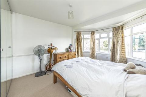 4 bedroom detached house to rent - Imber Grove, Esher, Surrey, KT10