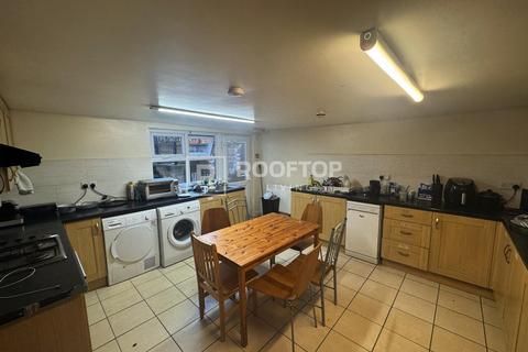 8 bedroom house to rent, Cardigan Road, Leeds LS6