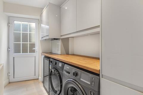 3 Pitt Crescent, London, SW19 8HT