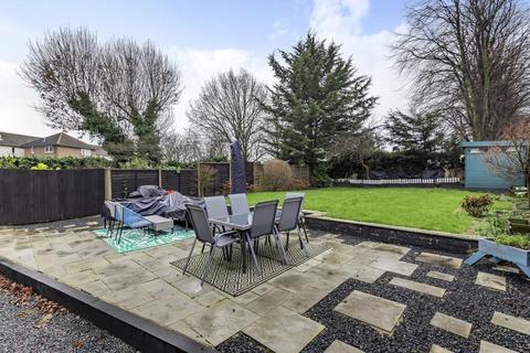 3 Pitt Crescent, London, SW19 8HT