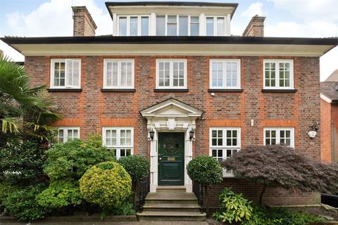 Flat D, 33 Redington Road, London, NW3 7QY