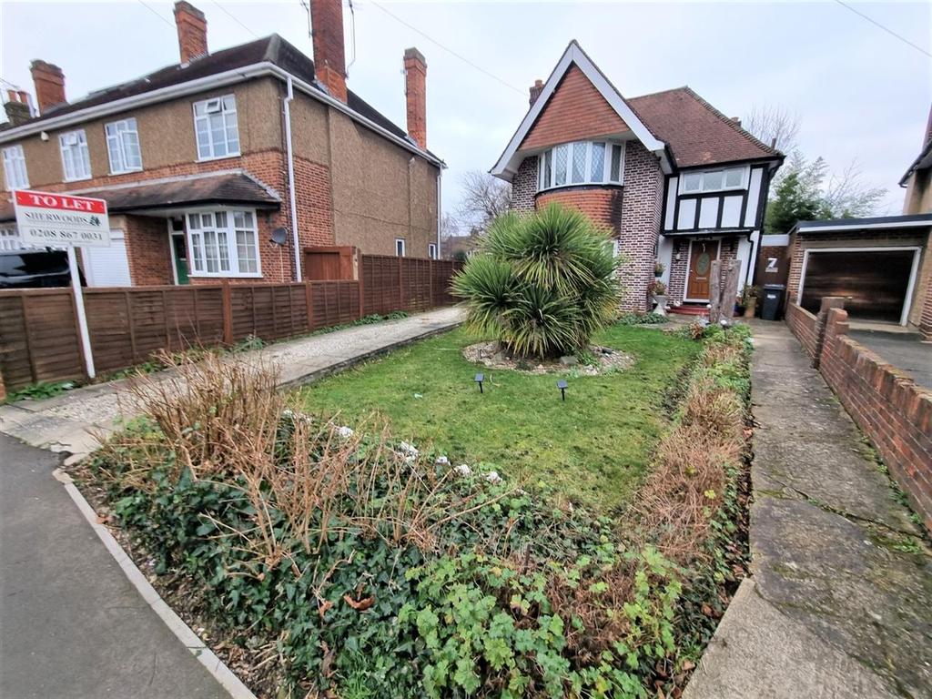 Murray Avenue, Whitton 4 bed detached house £2,250 pcm (£519 pw)