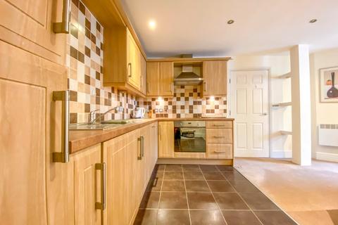 2 bedroom flat for sale, Copperfield House, Brigg Road, Barton Upon Humber, North Lincolnshire, DN18