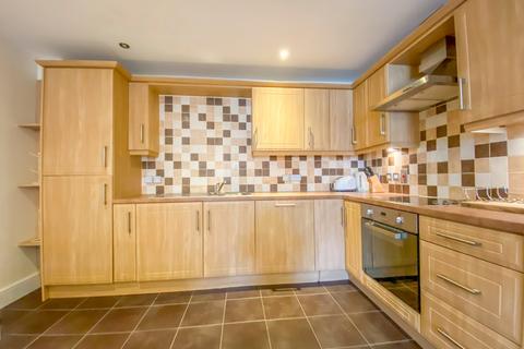 2 bedroom flat for sale, Copperfield House, Brigg Road, Barton Upon Humber, North Lincolnshire, DN18