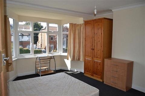 3 bedroom house to rent, St. Annes Road, Leeds LS6