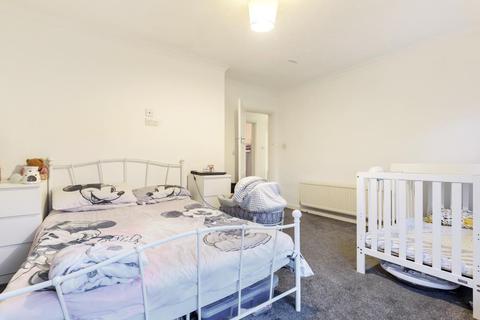 21 Brocas Drive, Basingstoke, RG21 5LS