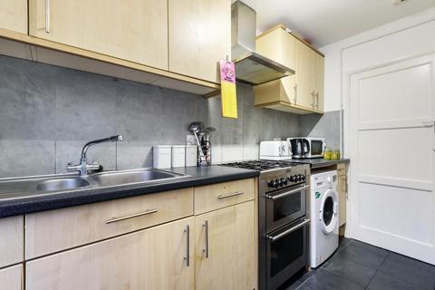21 Brocas Drive, Basingstoke, RG21 5LS