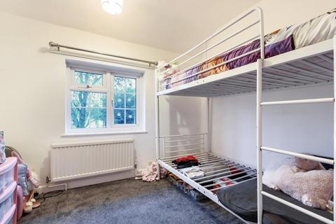 21 Brocas Drive, Basingstoke, RG21 5LS