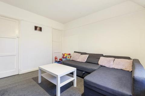 21 Brocas Drive, Basingstoke, RG21 5LS