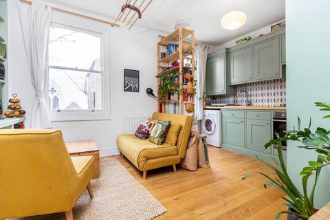 2 bedroom flat for sale - Benhill Road, London SE5