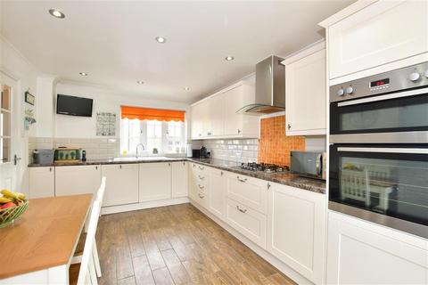 4 bedroom detached house for sale - Winchester Gardens, Steeple View, Essex