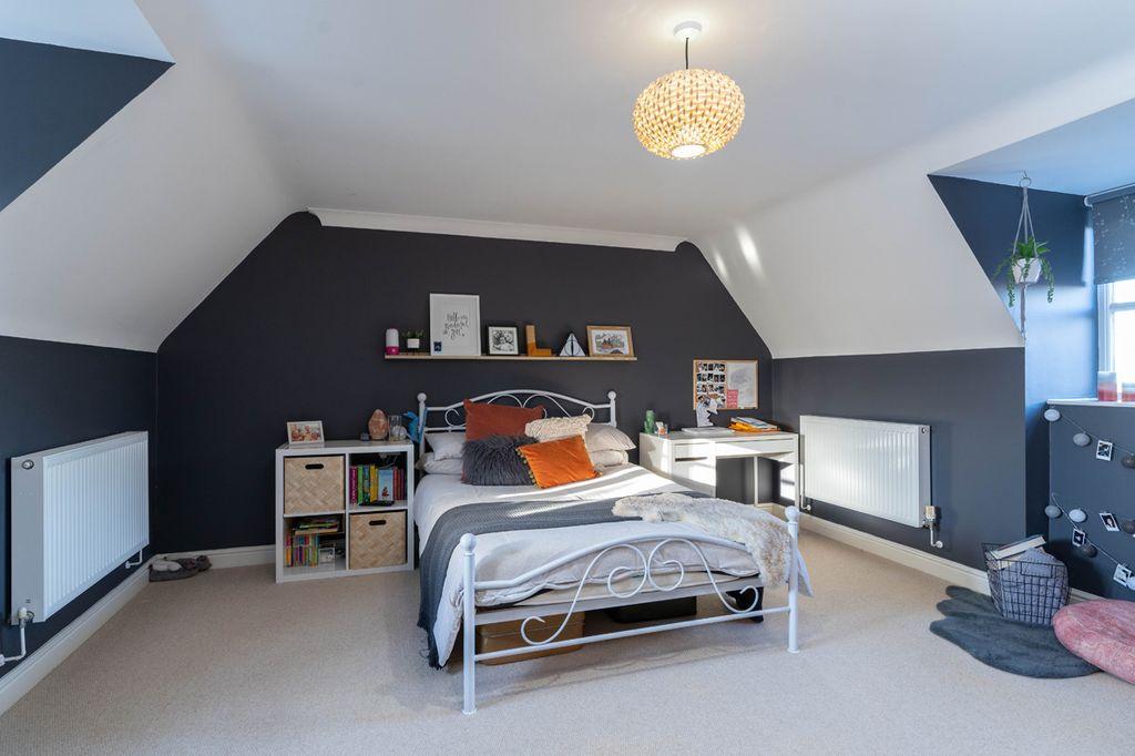 Bedroom 2 (Double)