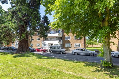 Flat 27, Regents Court Stonegrove, Edgware, HA8 8AD