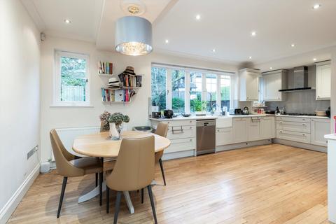 6 bedroom detached house to rent - Cavendish Road, Weybridge, Surrey, KT13