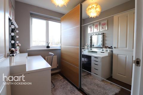 22 Sunliner Way, South Ockendon, RM15 5FS