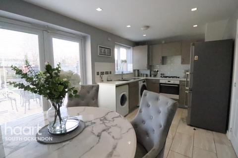 22 Sunliner Way, South Ockendon, RM15 5FS