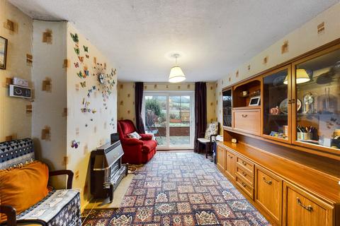 3 bedroom semi-detached house for sale - John Daniels Way, Churchdown, Gloucester, Gloucestershire, GL3