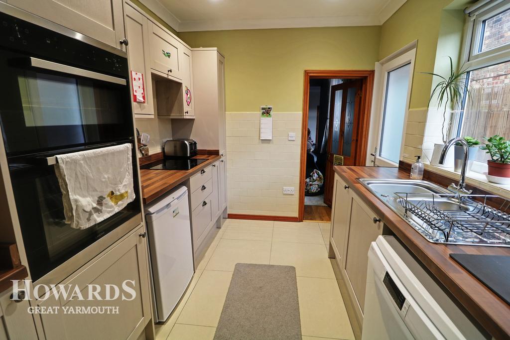Hamilton Road, Great Yarmouth 3 bed terraced house £200,000