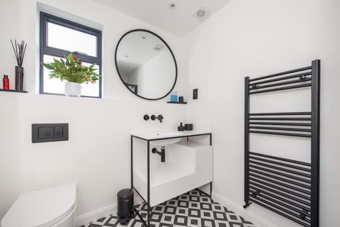 20 Grayham Road, New Malden, KT3 5HW