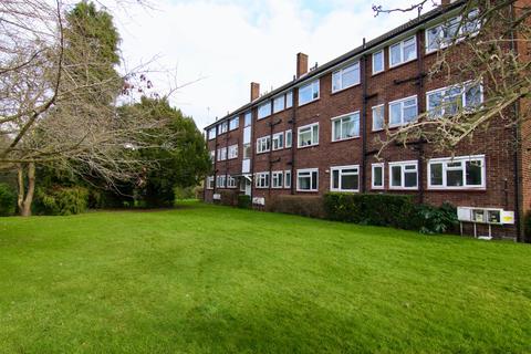 2 bedroom apartment to rent - Hollingsworth Court, Lovelace Gardens, Surbiton
