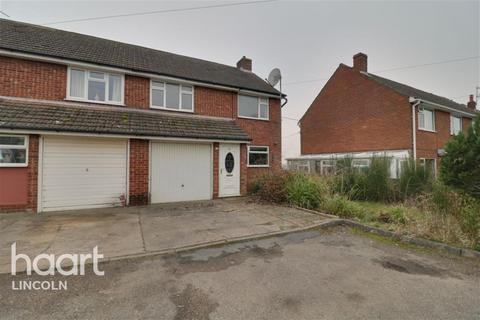 3 bedroom semi-detached house to rent, The Avenue, Ingham