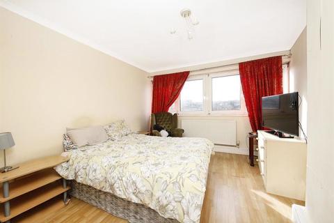 3 bedroom flat for sale - Russett Way, London