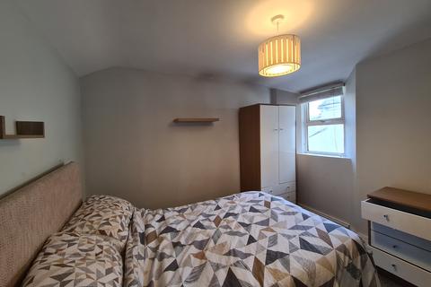 2 bedroom terraced house to rent - Warbro Road, Torquay TQ1