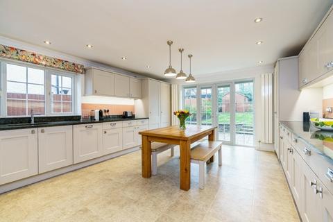 4 bedroom semi-detached house for sale - The Vale, Chalfont St Peter, Buckinghamshire