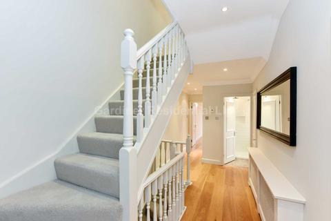 41a Ravensbourne Gardens, London, W13 8EW