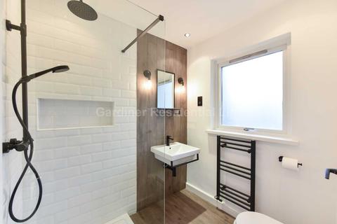 41a Ravensbourne Gardens, London, W13 8EW