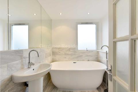 41a Ravensbourne Gardens, London, W13 8EW