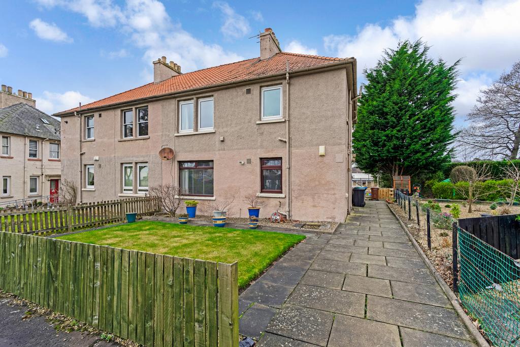 Beatty Crescent, Kirkcaldy, KY1 2 bed flat £79,500