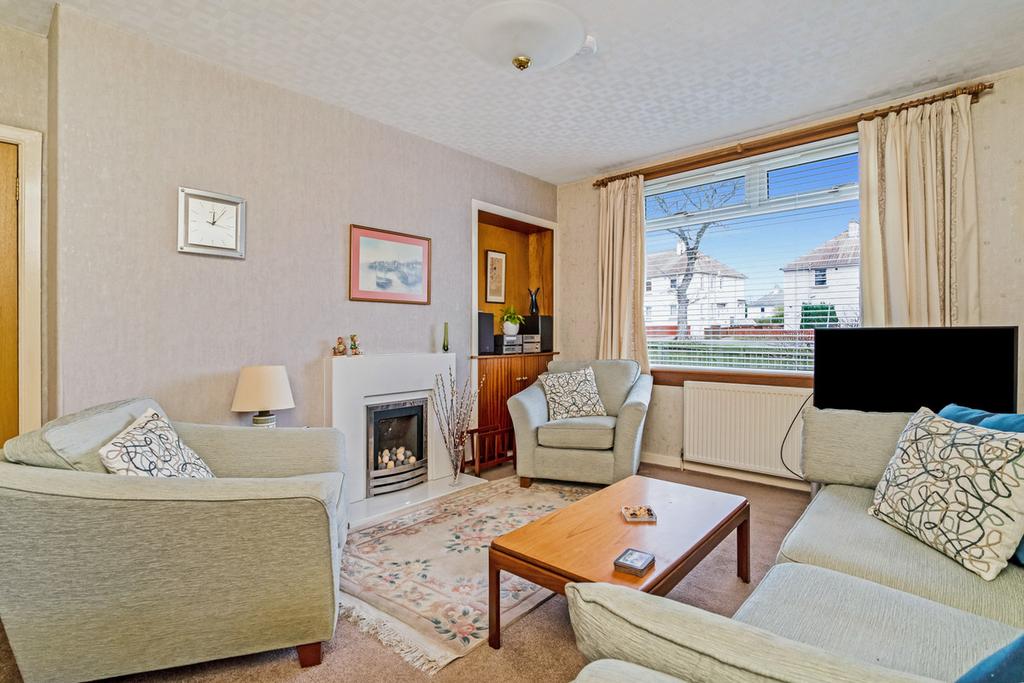 Beatty Crescent, Kirkcaldy, KY1 2 bed flat £79,500