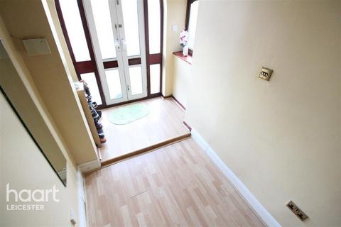 3 bedroom semi-detached house to rent, Gayton Avenue, Leicester